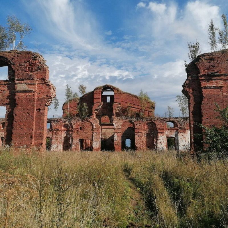 заброшенные казармы в селищах