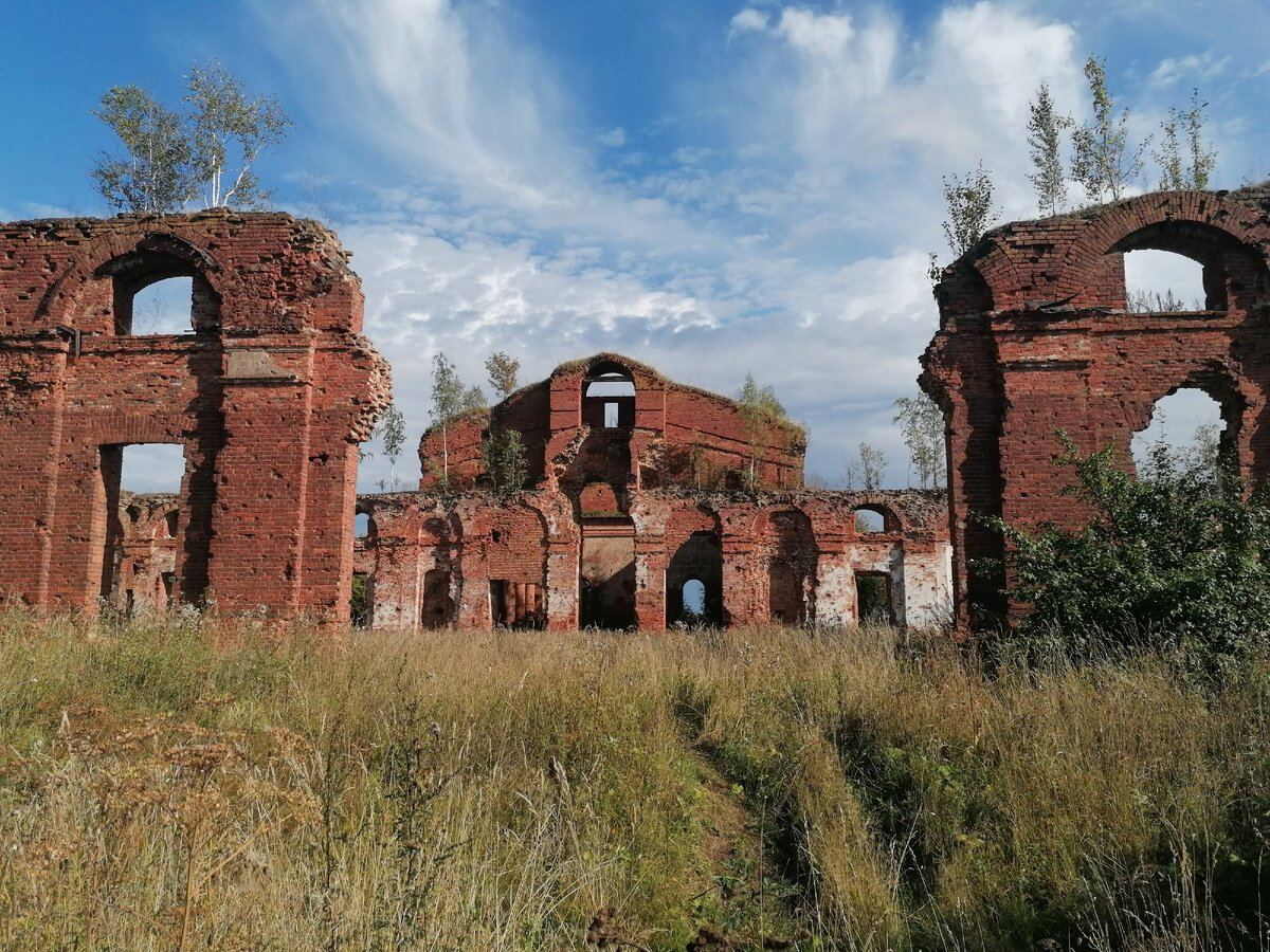 заброшенные казармы в селищах